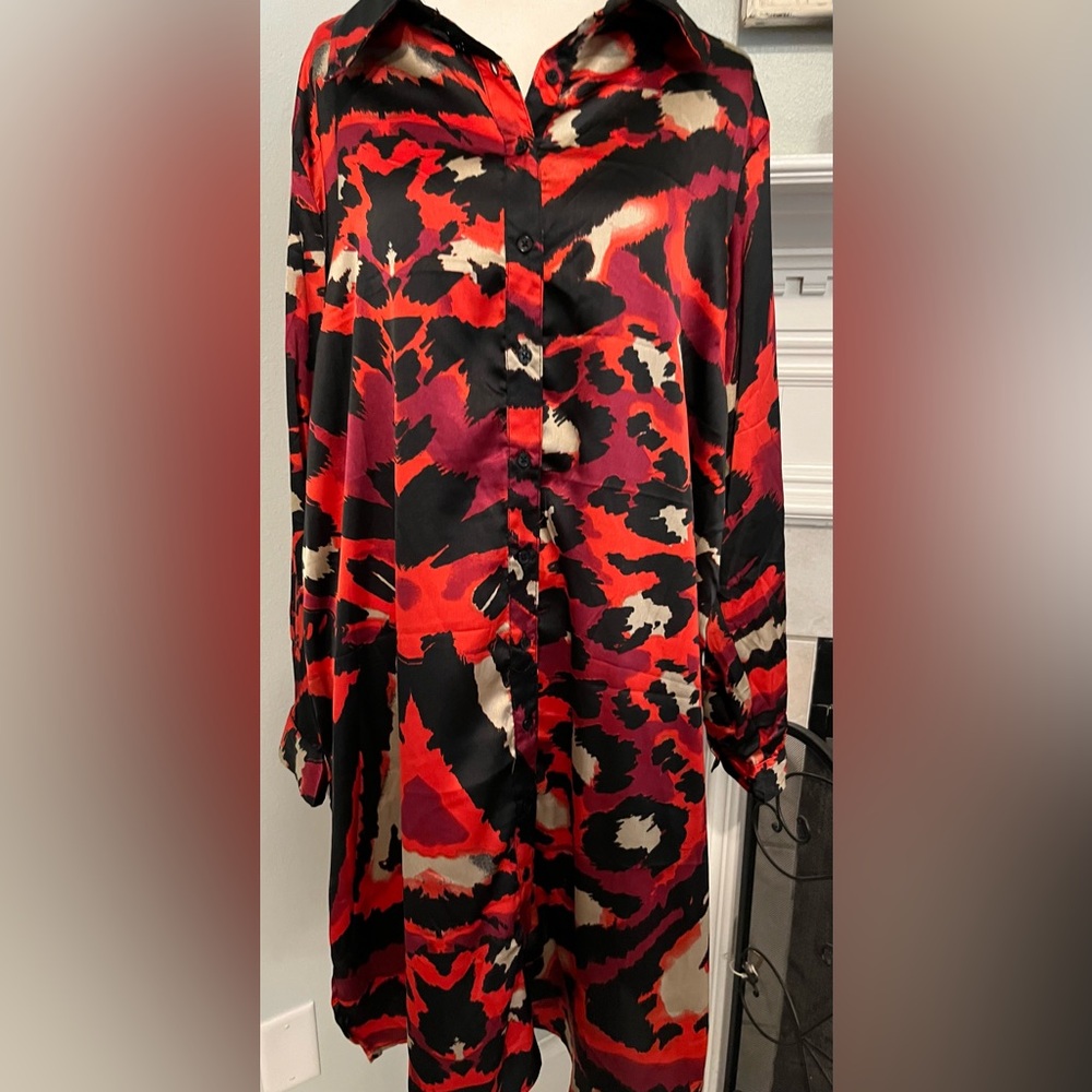 Live 4 Truth Red and Black Patterned Top Flowy and Comfortable NWT